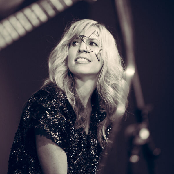 pianist playing with star on face